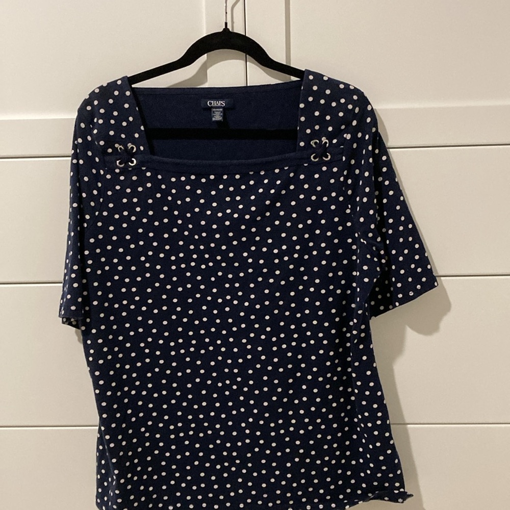 Chaps, Square neck short sleeve top women’s
Size 2 XL